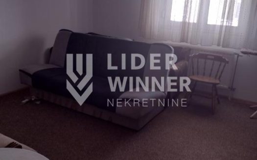 Stan na top lokaciji sa odvojenim ulazom u zgradu