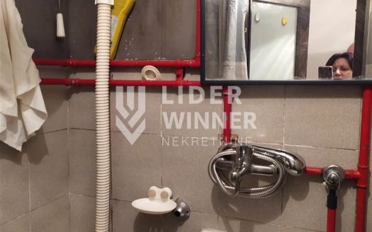 Odlična lokacija, stan u prizemlju, poseban ulaz