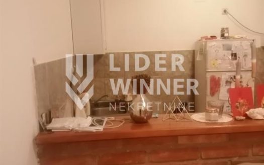 Uknjižen, dobra lokacija