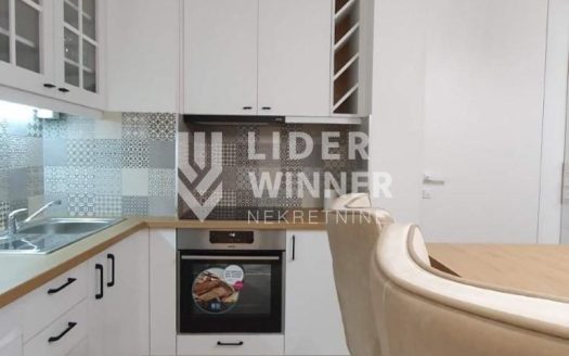 Lux 2.0 stan, Sakura park, parking mesto