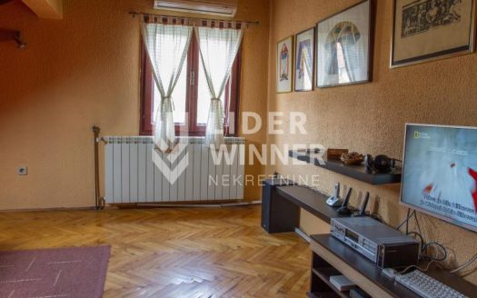 Delimično renoviran stan u mirnom kraju