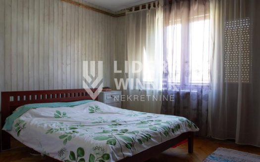 Delimično renoviran stan u mirnom kraju