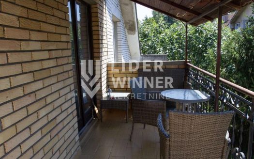 Delimično renoviran stan u mirnom kraju