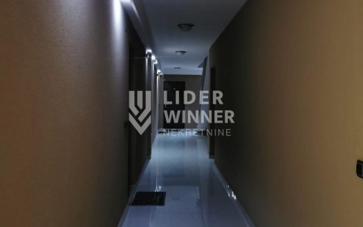 Opremljen stan, top lokacija u Zemunu