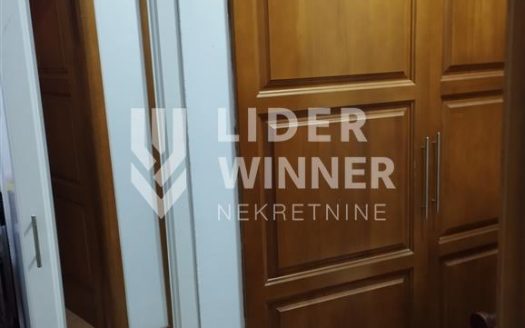 Lux novogradnja sa garažnim mestom