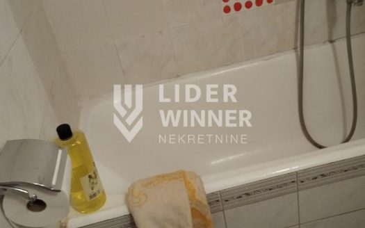 Retko u ponudi, svetao i bez buke