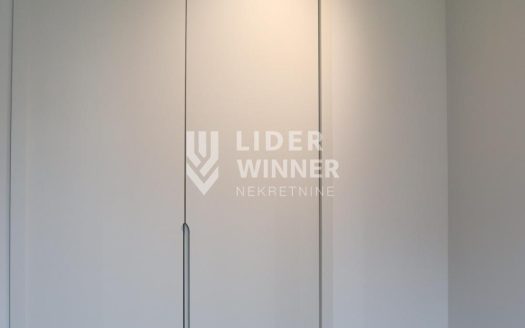 3.0 Lux stan, BW Sole