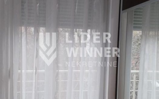 Namešten stan sa 2 garažna mesta