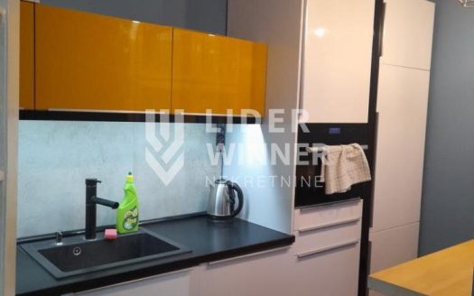 Na odličnoj lokaciji u predratnoj zgradi