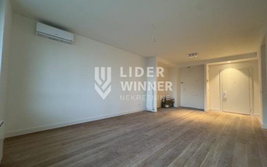 BW Quartet 4, garažno, pogled na Kulu