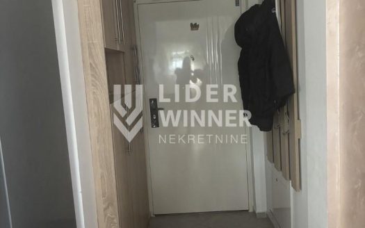 Ekskluzivan stan sa parking mestom