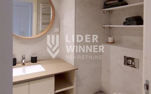 Kompletno namešten sa mogućnošću garažnog mesta