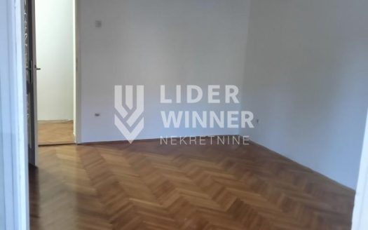 Na odličnoj lokacija stan sa garažom