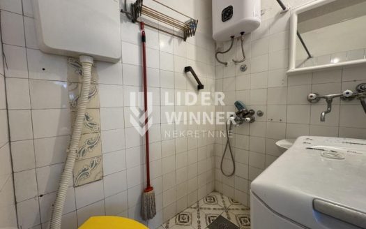 Garsonjera, Centar, parking mesto