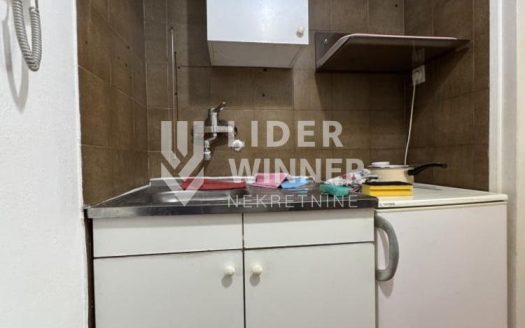 Garsonjera, Centar, parking mesto