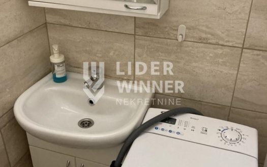 Renovirana garsonjera u Ustaničkoj