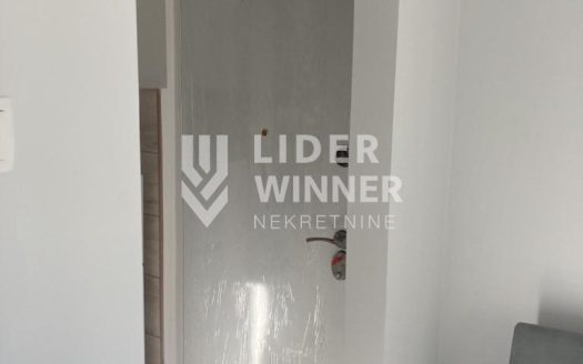 Renovirana garsonjera u Ustaničkoj